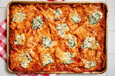 I Tried Giada De Laurentiis' Lasagna Recipe and It's the Only Way I'll Make It From Now On Sheet Pan Lasagna Giada, Layerless Lasagna, Sheet Pan Lasagna, Pan Lasagna, Lasagna Recipes, 5 Ingredient Dinners, Pan Dinners, Turkey Recipes Thanksgiving, Giada De Laurentiis