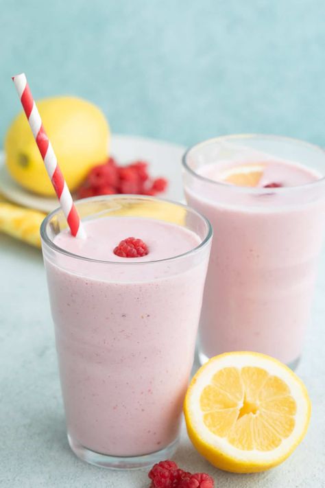 Two raspberry lemonade keto smoothies in glasses on a concrete table. Keto Raspberry Smoothie, Raspberry Protein Shake, Keto Protein Shake, High Protein Breakfast Ideas, Protein Breakfast Ideas, Sugar Free Smoothies, Keto Protein Shakes, Chocolate Protein Muffins, Sugar Free Nutella