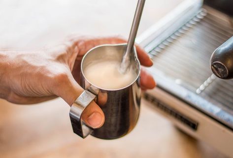 How to Make Frothed Milk by Adding Steam How To Steam Milk, Cafe Expresso, Ginger Lemonade, Cappuccino Machine, Steamer Recipes, Espresso Drinks, Milk Foam, Frothing Milk, Italian Coffee