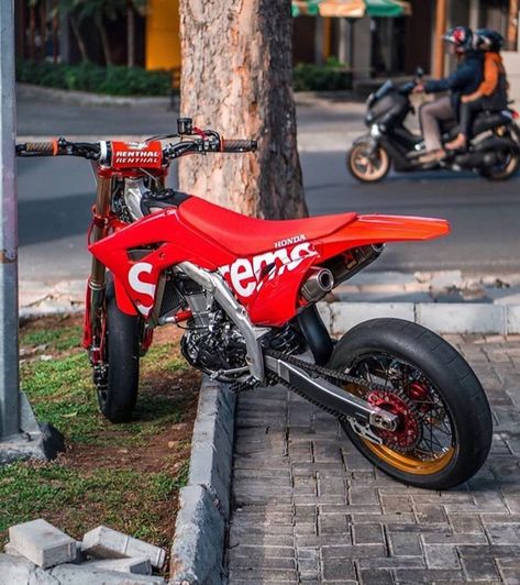 Honda Supermoto, Supermoto Bikes, Ktm Supermoto, Ktm Motocross, Honda Dirt Bike, Mobil Mustang, Custom Motorcycles Bobber, Tracker Motorcycle, Cool Dirt Bikes