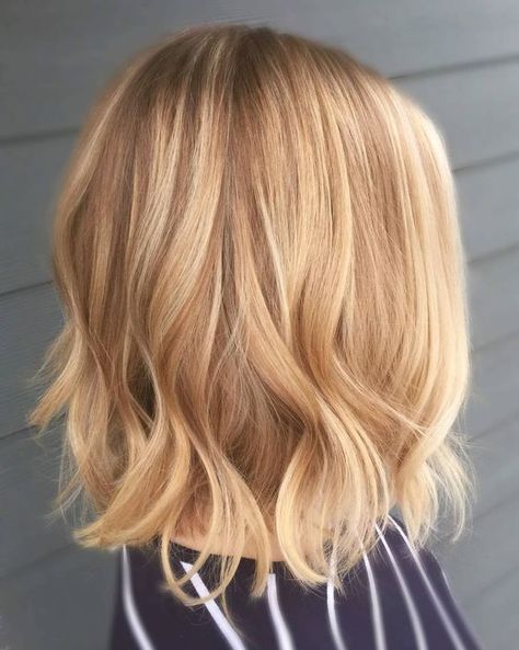 Antique Gold hair is the new kind of blonde that everyone needs to try in 2019 | Her.ie Golden Honey Blonde Hair, Warm Blonde Hair, Kort Bob, Warm Hair Color, Honey Blond, Honey Blonde Hair Color, Balayage Blond, Golden Blonde Hair, Dyed Blonde Hair