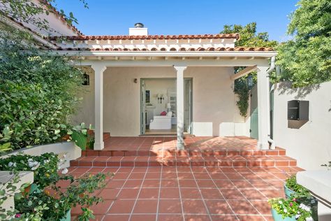 Emma Stone’s LA Spanish Colonial Sells in Less Than 10 Days | Architectural Digest Bathroom Spanish Style, Second Floor Balcony, Mint Walls, Los Angeles Real Estate, Spanish Style Home, Spanish House, Los Angeles Homes, Spanish Colonial, Stone Houses