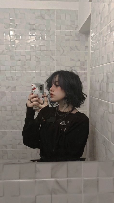 short hair, gothic, alt girl, dark Short Black Hair Outfits, Alt Hairstyles Black Hair, Hair Claims For Dr Short, Alt Girls With Short Hair, Short Black Hair Face Claim, Short Brown Hair Character, Short Hair Girls Aesthetics, Gothic Haircut Short, Shoulder Length Hair Alt