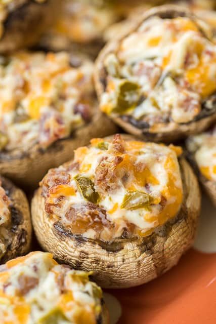 Jalapeño Popper Mushrooms - always the first thing to go at parties! Mushrooms stuffed with cream cheese, garlic, cheddar cheese, bacon and jalapeños. Seriously delicious! Can prep mushrooms ahead of time and refrigerate until ready to bake. Great for parties or a low-carb snack. Keto Mushrooms, Mushrooms Stuffed, Garlic Cheddar, Food Bbq, Stuffed Mushroom, Jalapeno Popper, Low Carb Appetizers, Dinner Appetizers, Jalapeno Poppers