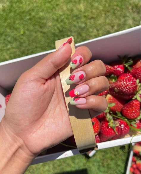 Nails Strawberry, Strawberry Nail Art, Strawberry Nails, Berry Nails, Strawberry Flower, Kiss Nails, Nails Cute, Drip Nails, Painted Nails