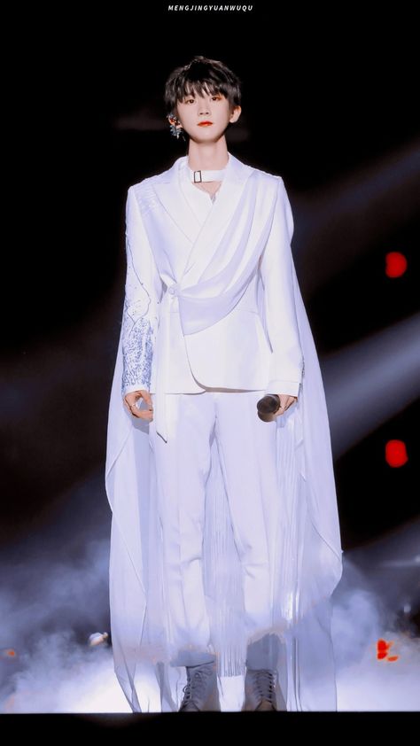 White Fantasy Outfit Male, Ethereal Outfit Men, Male Stage Outfits, Prince Attire, Ethereal Outfit, Angelic Outfits, Blood Hunter, Man Japan, Character Fashion