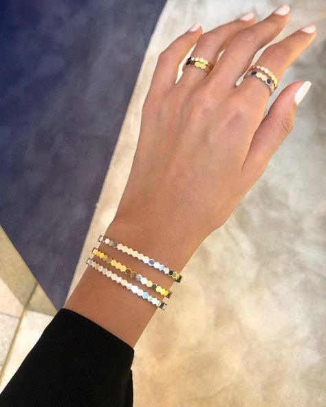 Chaumet Bracelet, Chaumet Bee My Love, Gold Souk, Best Ring, Gold Rings Jewelry, Trendy Hair, Bracelet Style, Classy Jewelry, Fancy Jewelry