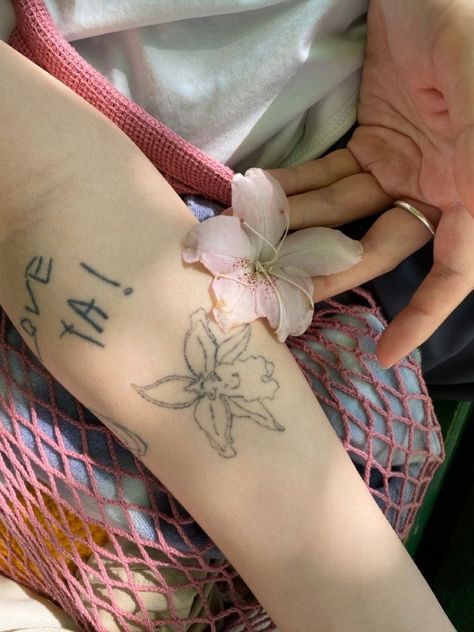 Tato Minimal, Cute Tats, Handpoke Tattoo, Stick And Poke, Flash Art, Tattoo Flash, Skin Art, Piercing Tattoo, Get A Tattoo