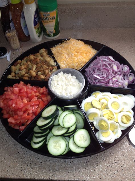 Perfect way to create a salad bar at a party!! This can be used over and over again. :) Salad Bar For A Crowd, Salad Bar Toppings, Salad Bar Party, Salad Bar Ideas, Food Bars, Party Food Platters, Snacks Für Party, Salad Bar, Party Food Appetizers