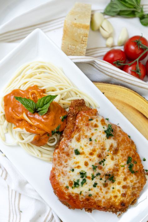 Vodka Chicken, Creamy Chicken Marsala, Chicken Parm Recipes, Vodka Sauce Recipe, Vodka Sauce Pasta, Chicken Cutlet Recipes, Chicken Parmesan Recipe, Vodka Sauce, Restaurant Dishes