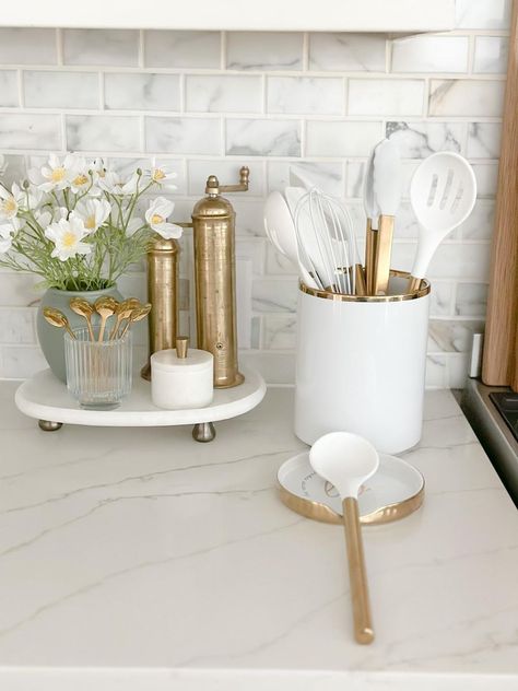 Beautiful Kitchen Accessories, Gold Accents Kitchen Decor, Kitchen Utensils On Counter, Gold White Kitchen Decor, Gold And Wood Kitchen Decor, White And Gold Home Aesthetic, Home Decor Ideas White And Gold, Kitchen Ideas Gold Accents, Gold Utensil Holder