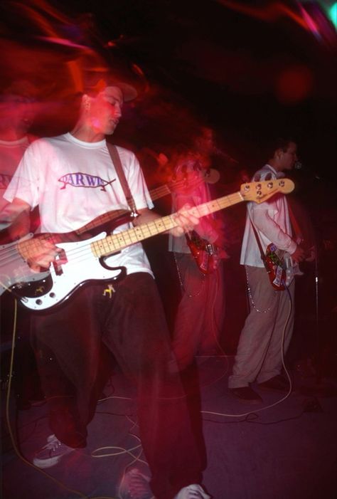 Blink 182 Live, Punk Rock Aesthetic, Punk 90s, Band Photoshoot, Punk Boy, Skate Punk, 90s Punk, Dylan Obrian, Tom Delonge