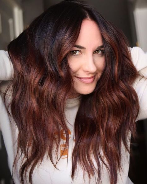 Auburn Hair With Highlights, Deep Auburn Hair, Light Auburn Hair Color, Brown Auburn Hair, Dark Auburn Hair Color, Auburn Red Hair, Light Auburn Hair, Dark Auburn Hair, Trendy We Fryzurach