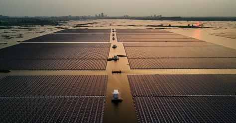 How China, home to some of the world’s worst air pollution, floated to the top in solar Abu Ghraib, Home Solar Panels, Eco Technology, Commercial Shoot, Solar Energy Diy, Solar Farm, Environmental Engineering, Floating City, Farm Business