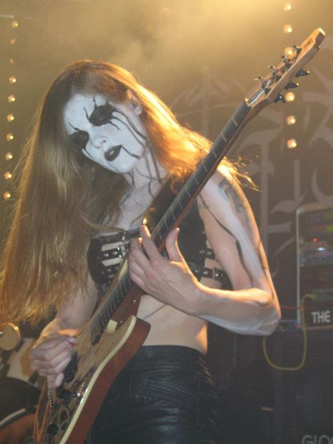 Obscura – Hanna van den Berg (Netherlands) is a Black Metal musican who played in bands such as Asagraum (Vocals, Bass, Guitar), Draugur (lead guitar), Infestis (lead guitar) and Wolvenbloed (bass) Heavy Metal Shirts, Chicas Punk Rock, Metalhead Girl, Black Metal Girl, Metal Chicks, Black Metal Art, Arte Punk, Women Of Rock, Metal Shirts