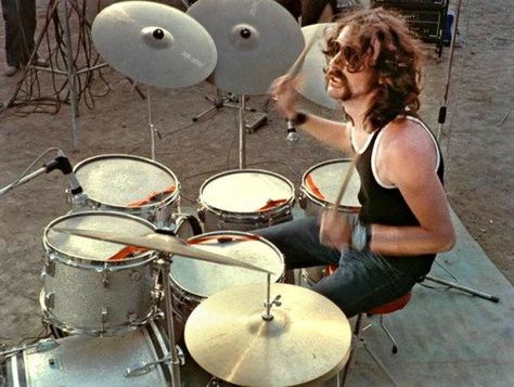 Nick Mason live at Pompeii, 1971. Pink Floyd Pompeii, Nick Mason, Pink Floyd Live, Pink Floyd Poster, Pink Floyd Art, Richard Williams, King Crimson, Roger Waters, Musica Rock