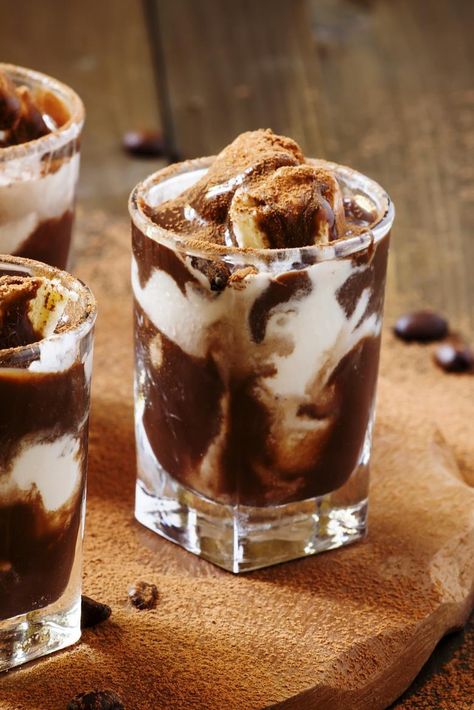 Coffee Float Recipes, Coffee With Ice Cream Recipes, Coffee With Ice Cream, Coffee Concoctions, Iced Cocoa, Coffee Float, Ice Blended, Frosted Coffee, Ice Drink