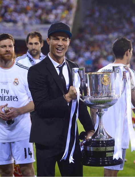 Cristiano Ronaldo holding the cup. Copa del Rey 2014 Cristiano Ronaldo 2014, World Best Football Player, Cristiano Ronaldo Manchester, Cristino Ronaldo, Ronaldo Videos, Messi And Ronaldo, Cristiano Ronaldo 7, Cristiano Ronaldo Cr7, كريستيانو رونالدو