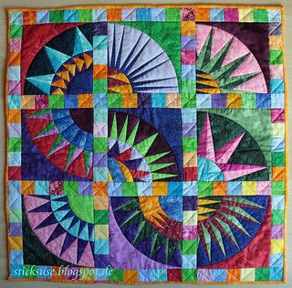 Colorful Quilt, Paper Pieced Quilt Patterns, Mariners Compass, New York Beauty, Quilt Modernen, Circle Quilts, Paper Pieced Quilt, Barn Quilt Patterns, Colorful Quilts