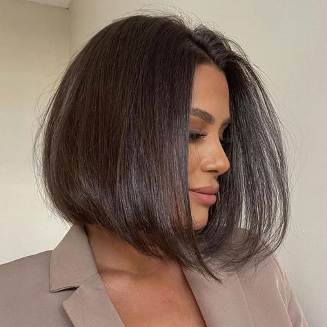 Assymetrical Lob, Bob Lob Haircut, Female Haircuts, Haircuts For Ladies, Haircut Medium, Wavy Bob Haircuts, Thick Hair Styles Medium, Layered Bob Haircuts, Hot Short