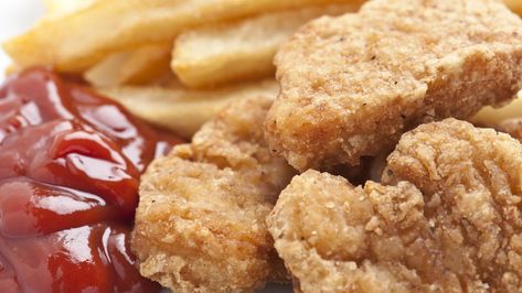 Frozen Chicken Nuggets, Healthier Alternatives, Deep Fry, Toxic Foods, Carbohydrate Diet, Frozen Chicken, People Living, Food Facts, Foods To Avoid