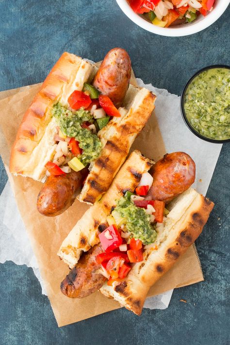 Grilled Chorizo (Choripán Argentina) with Chimichurri and Salsa Criolla Spicy Sandwich Recipes, Argentine Recipes, Spicy Sandwich, Argentina Food, Chili Pepper Recipes, Argentinian Food, Chorizo Recipes, Homemade Sandwich, America Food