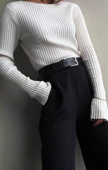 Work wear | Sweater | Luvtolook | Virtual Styling Black White Aesthetic Outfit, Black And White Clothes Aesthetic, Monochrome Outfit Black And White, Styling Trousers, Black Monochrome Outfit, Christmas Outfit Ideas, Fall Fashion Trends Women, Styling Fashion, Elegante Casual