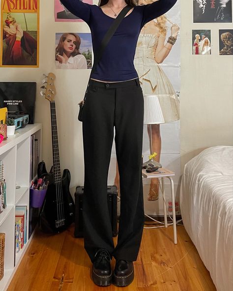 Across Body Bag Outfit, Navy Blue Baggy Pants Outfit, Black Dress Pants Aesthetic, Dress Pant Casual Outfits, Long Sleeve Pants Outfit, Womens Pants 2023, Black Fitted Long Sleeve Top Outfit, Blue Top And Black Pants Outfit, Scoop Top Outfit