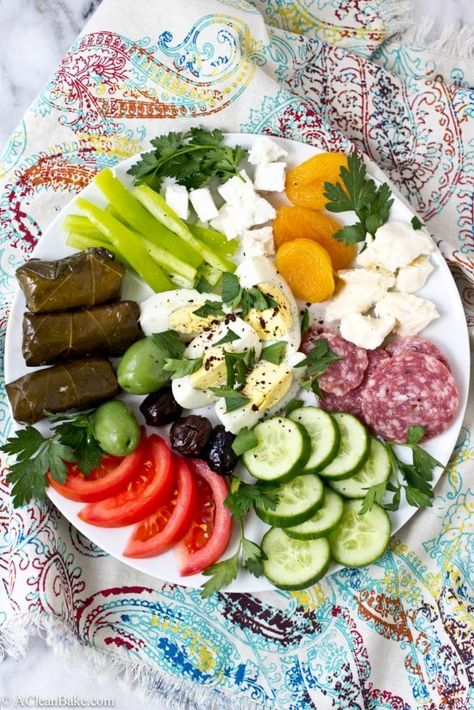 Breakfast Hotel, Turkish Breakfast, Breakfast Plate, Gluten Free Breakfasts, Middle Eastern Recipes, Turkish Recipes, Mediterranean Recipes, Paleo Recipes, Grain Free