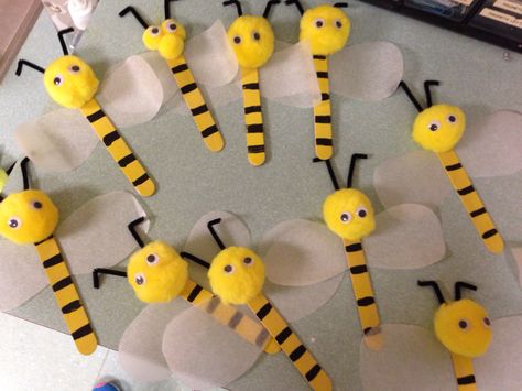 Bees Bee Crafts For Kids, Bee Themed Classroom, Bee Activities, Insect Crafts, Bug Crafts, Preschool Arts And Crafts, Preschool Art Activities, Daycare Crafts, Bee Crafts