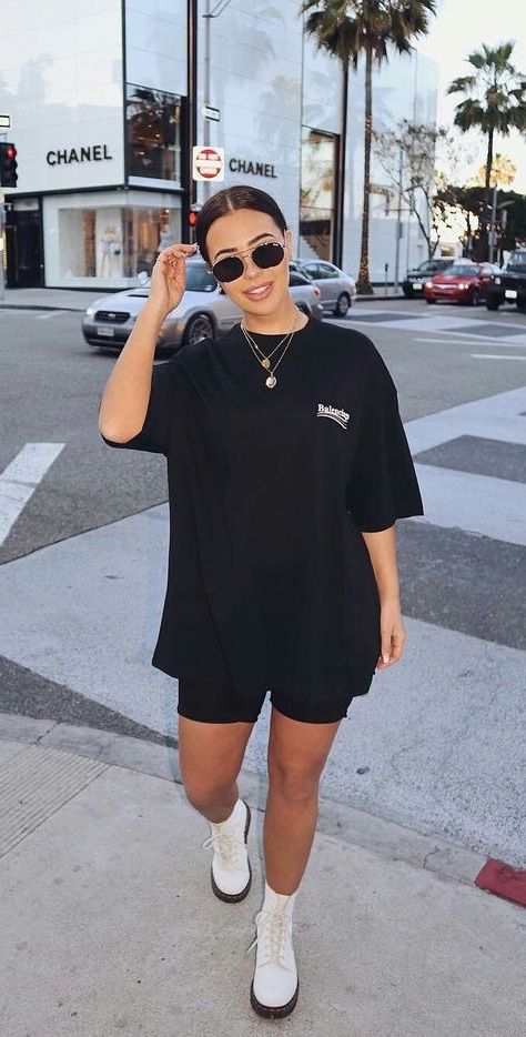 Short Tshirt, Oversize Tshirt Outfits, Looks Street Style, Looks Black, Tshirt Outfits, Looks Style, Teen Fashion Outfits, Looks Vintage, Retro Outfits