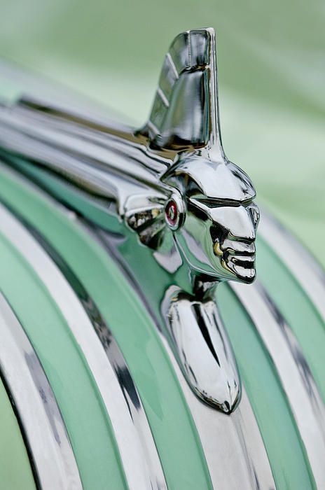 1951 Pontiac Streamliner Hood Ornament - Jill Reger Car Mascot, Car Hood Ornaments, Motos Vintage, Cars Art, Motorcycle Logo, Auto Retro, Pontiac Cars, Car Badges, Car Emblem