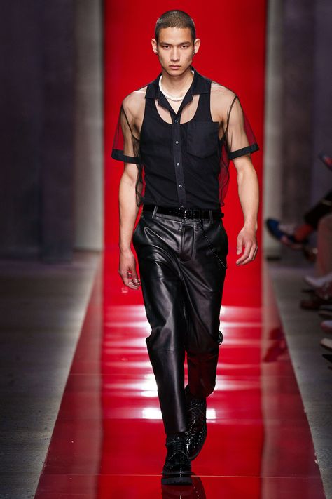 Runway Magazine, Menswear Runway, Menswear Fashion Show, Menswear Fashion, Menswear Collection, Fashion Show Collection, Fashion 2020, Summer Trends, Vogue Paris