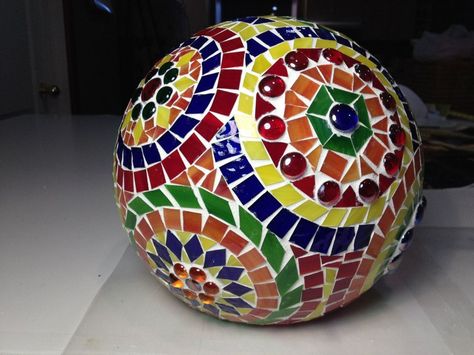 Fun project Mosaic on a 10" glass light globe Mosaic Globe, Mosaic Balls, Bowling Ball Garden, Mosaic Bowling Ball, Glass Light Globes, Mosaic Patio Table, Bowling Ball Art, Gazing Balls, Garden Balls