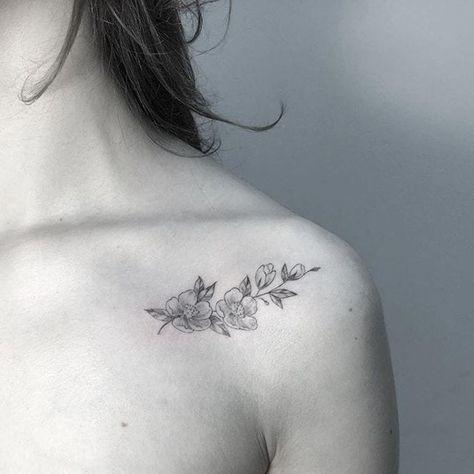 Floral collarbone tattoo by Julia Shpadyreva. #JuliaShpadyreva #floral #flower #botanical #fineline #subtle #micro #collarbone Collarbone Tattoos, Clavicle Tattoo, Collarbone Tattoo, Girl Back Tattoos, Bone Tattoos, Fine Line Tattoo, Tattoos Women, Line Tattoo, Collar Bone Tattoo