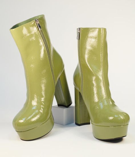 Granite House, Scarah Screams, Drag Inspiration, 1970s Shoes, 70s Boots, 70s Shoes, Pants Unique, Green Platform, Junior Prom