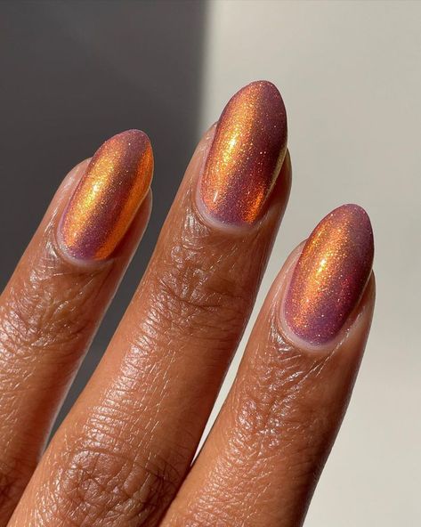 25 Chrome Nail Designs to Help You Shine Bright Chrome And Orange Nails, Dark Orange Chrome Nails, Chrome Nails Orange, Red Orange Chrome Nails, Orange Chrome Nails, Tangerine Chrome Nails, Halo Nails, Ice Gel, Chrome Manicure