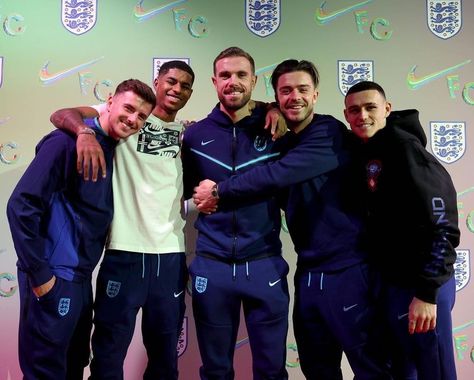 Jack Grealish And Phil Foden, English Lads, England Football Players, Handsome Football Players, Chelsea Fc Players, Football Aesthetic, Jordan Henderson, England National Football Team, England Team