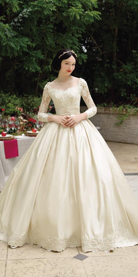 Fairytale Kuraudia Disney Wedding Dresses ★ #bridalgown #weddingdress Snow White Wedding Dress, Disney Inspired Wedding Dresses, Disney Wedding Dress, Disney Princess Wedding Dresses, Snow White Wedding, Snow White Dress, Disney Princess Wedding, Pretty Costume, Snow White Dresses