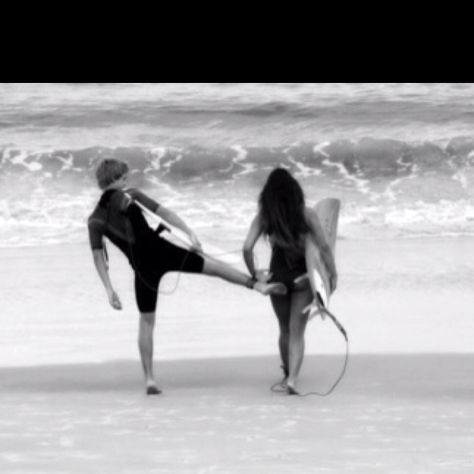 Surfer Boyfriend, Surfer Couple, Tank Dresses, Calf Sleeve, My Kind Of Love, Surf Life, Photo Couple, Surfs Up, Surfer Girl