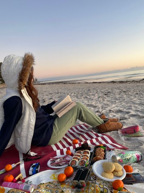 Picnic In The Snow, Winter Picnic Aesthetic, Winter Beach Picnic, Cold Weather Picnic, Vancouver Trip, Friends Hangout, Night Picnic, Winter Picnic, 2024 Board