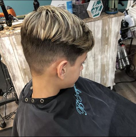 Boys Highlights Hair, Boys Blonde Highlights, Blonde Highlights On Brown Hair Men, Boy Highlights, Brown Hair With Blonde Tips, Boys Hair Highlights, Men Blonde Highlights, Short Brown Hair With Blonde Highlights, Highlights Brown Hair Short