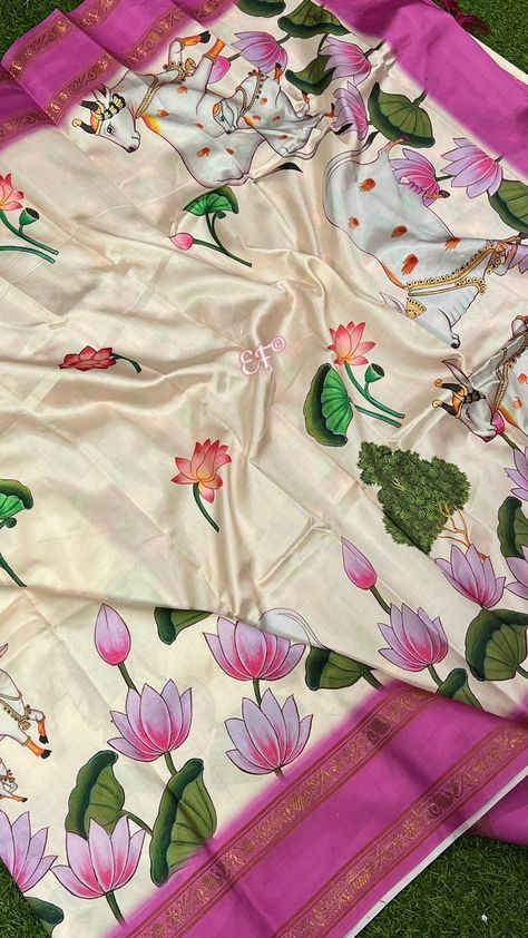 Pichwai Design Sarees, Lotus Saree, Maharashtrian Saree, Fabric Colour Painting, Fabric Paint Shirt, Floral Sarees, Pichwai Painting, Saree Painting Designs, Saree Ideas