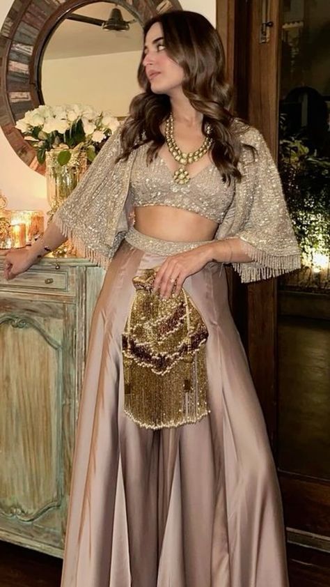 Glitter Indian Outfit, Diwali Outfit Women, Sangeet Party Outfit, Outfits For Diwali Women, Indian Trending Outfits, Indowestern Outfits Wedding Women Latest, Sangeet Gowns For Bridesmaid, Outfit Ideas For Wedding Indian, Curvy Indian Outfits