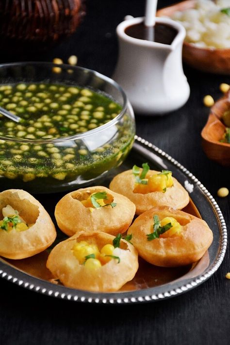 Desi Street Food, Puri Recipes, Pani Puri, Chaat Recipe, Pakistani Food, Desi Food, India Food, Indian Street Food, Indian Snacks