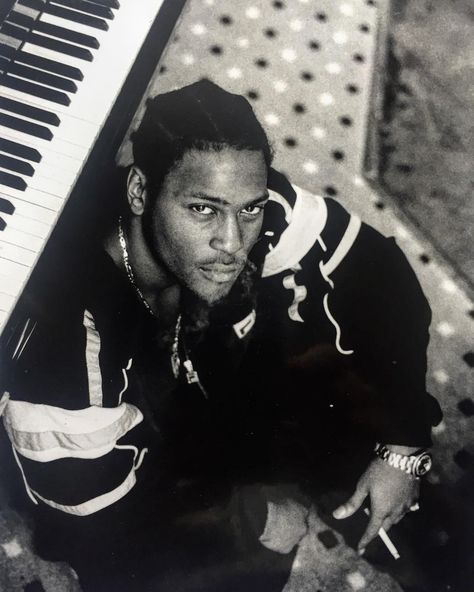 My B & W-Series: I photographed Musician D' Angelo in a Hotel in Cologne in 1995 (copyright by Ssirus W. Pakzad) #r&b #soulmusic #dangelo #musicicon #musician #grandpiano #smoking #musiclegend #blackandwhitephotography #musicphotography #portraitphotography #ssiruswpakzad #ssiruswpakzadphotography D’angelo Singer 90s, D Angelo Singer, Blk Art, Real Music, D Angelo, Black Hollywood, Neo Soul, 50 Years Ago, Soul Music