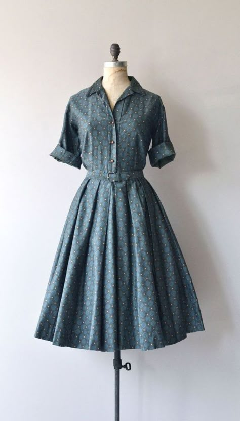 I like this style of dress. 1950s Skirt, Robes Vintage, 50's Style, Shirtwaist Dress, Vintage 1950s Dresses, Skirt Maxi, Vestidos Vintage, 1950s Dress, Look Vintage