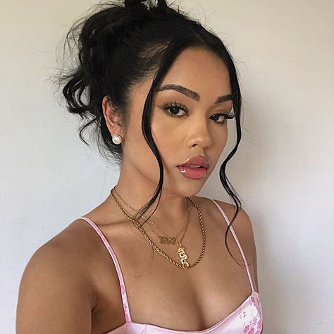 Baddie Hairstyles Latina, Latina Hair, Hairstyle Inspo, Hair Jewels, Hair Stylies, Hair Stylist Life, Baddie Hairstyles, Aesthetic Hair, Trendy Hairstyles