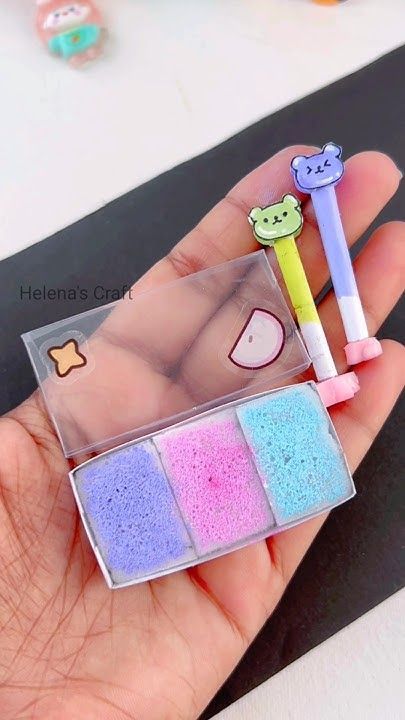 Cute Tiny Crafts, Mini Craft Paper, How To Make Stamps Diy, Diy Gift Set Ideas, Mini Things Diy How To Make, How To Make Miniature Things, Easy Pop Up Cards, Easy Pom Pom, Kawaii Diy Crafts