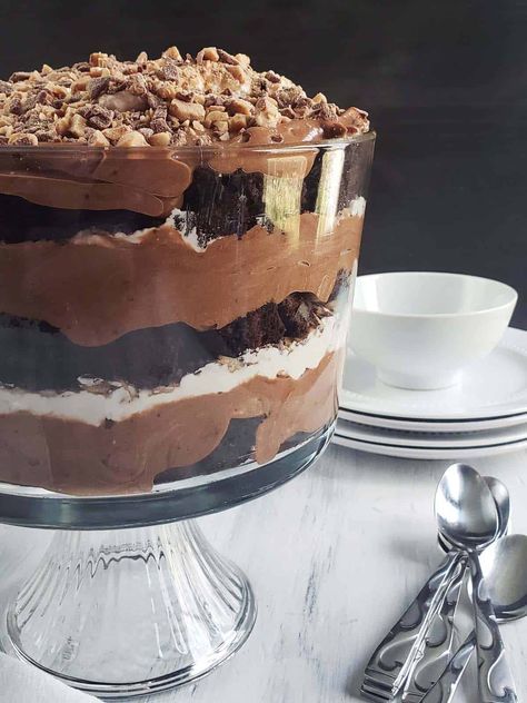 Score Bar Trifle, Heath Trifle, Heath Bar Trifle Recipe, Heath Bar Trifle, Heath Candy, Trifle Cake, Chocolate Cake From Scratch, Heath Bar, Heath Bars